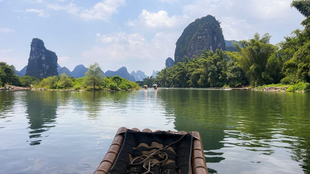 Paseo en balsa por el río en Guilin