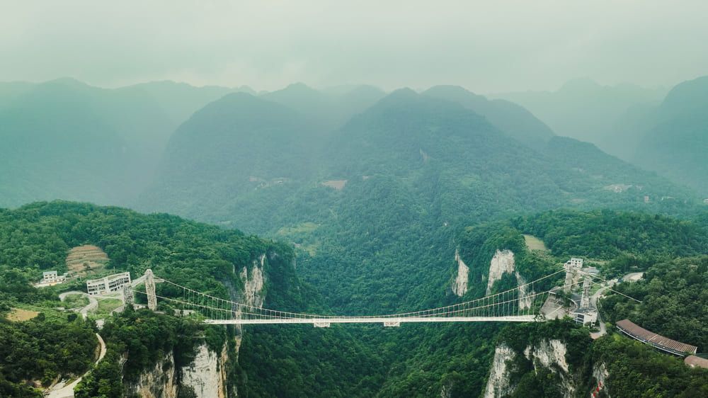 El Glass Bridge en China, el puente de vidrio más largo del mundo